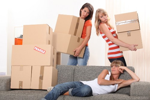 Local man with a van in Brompton supporting organized relocation